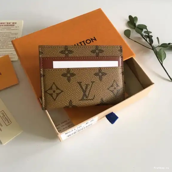 First bag ru LOUIS HOLDER CARD VUITTON 50DOUBLE BANDOULIERE 0524